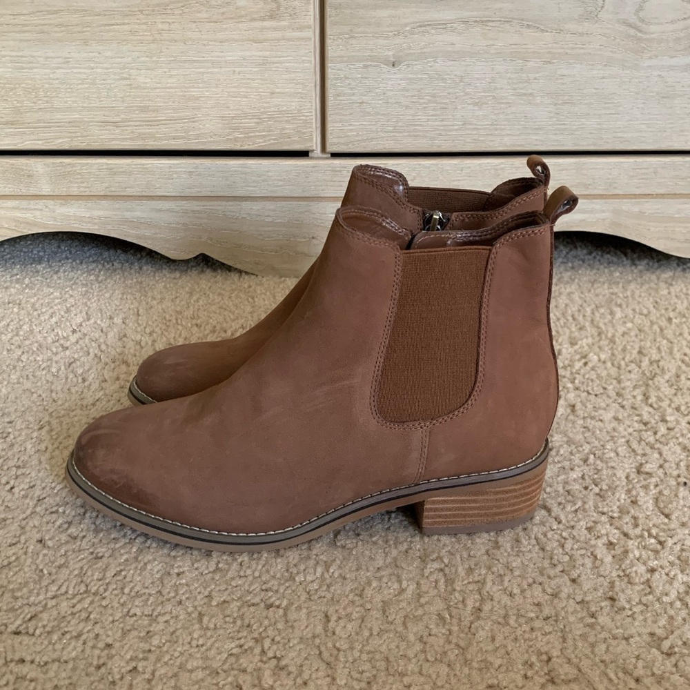 Women’s Waterproof Leather Booties!!👢👢